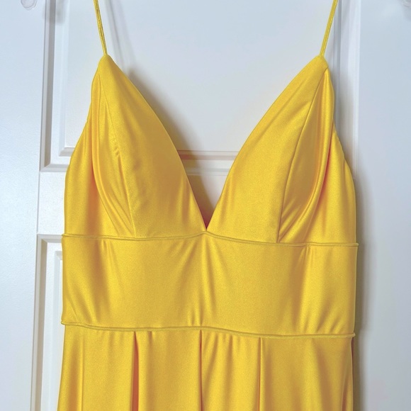 Long, trailing Prom Dress - Picture 2 of 8